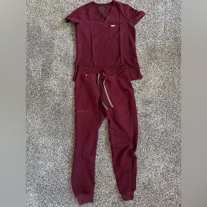 Figs Women's Burgundy Scrub Set XS